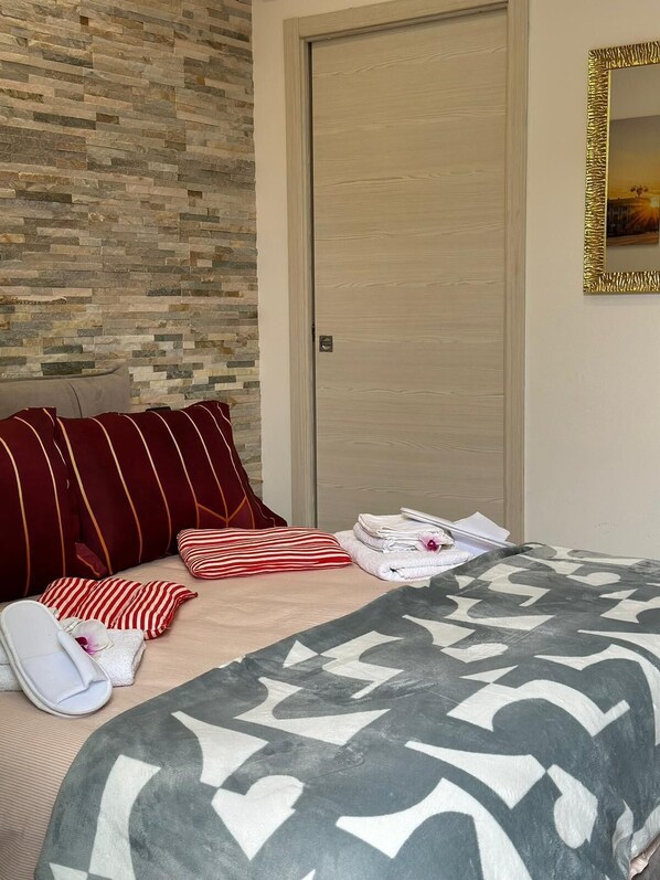 2 bedrooms, in-room safe, iron/ironing board, free WiFi