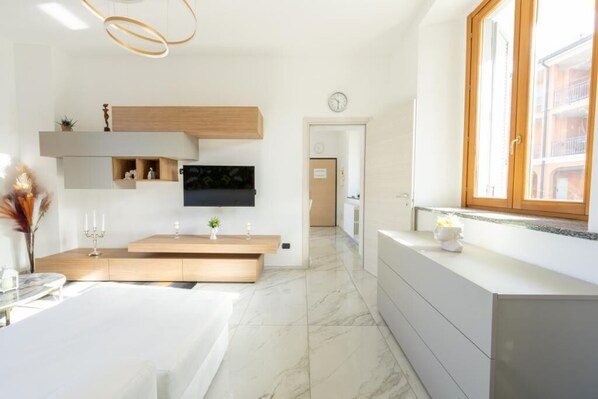 2 bedrooms, in-room safe, iron/ironing board, free WiFi