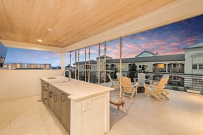 Interior - Holiday Availability! Private Pool! Swim up Bar! LSV! 2 Blocks from the Beach! (Miramar Beach)