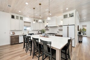 Fridge, microwave, oven, stovetop - Holiday Availability! Private Pool! Swim up Bar! LSV! 2 Blocks from the Beach! (Miramar Beach)