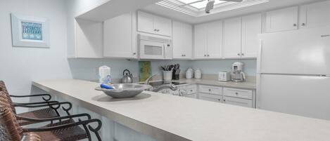 Fridge, microwave, stovetop, dishwasher