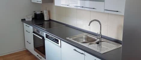 Micro-ondes, plaque de cuisson, lave-vaisselle