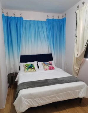 2 chambres, fer et planche à repasser, Wi-Fi, draps fournis