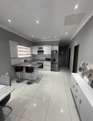 Villa, 2 chambres, fumeurs, piscine privée | Intérieur