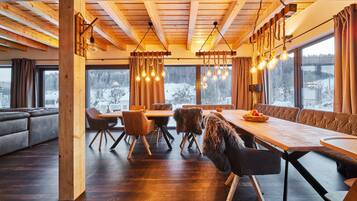Villa | Dining