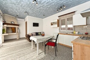 Studio, Multiple Bedrooms, Patio, Pool View | Living room