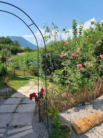 Property grounds. L' Aparté Nature; gîte for up to 6 people between mountains and countryside