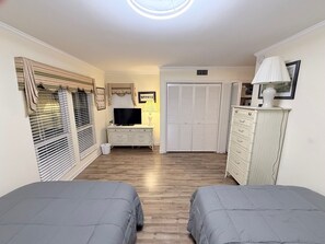 2 Schlafzimmer, Schreibtisch, Bügeleisen/Bügelbrett, WLAN