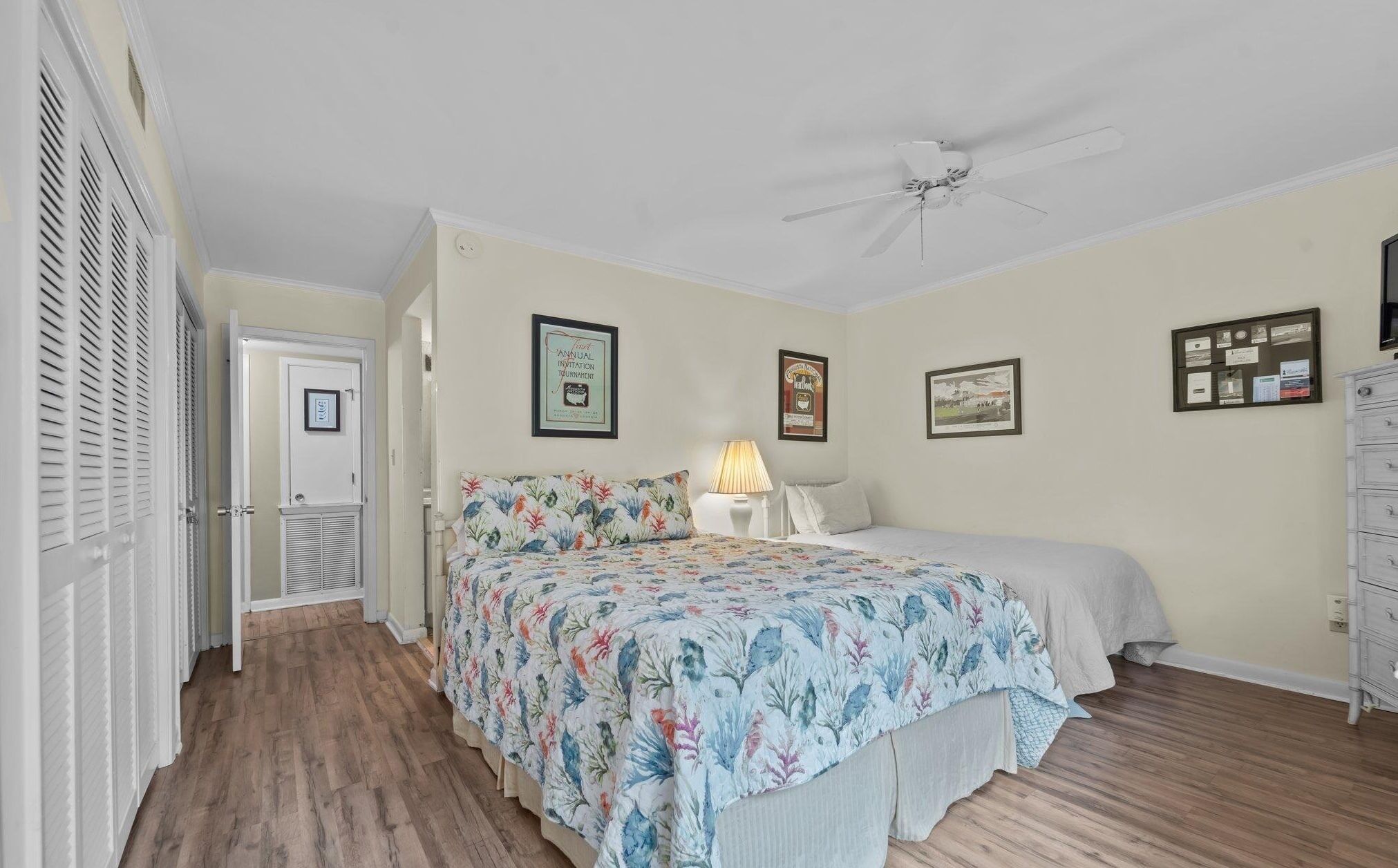 2 Schlafzimmer, Schreibtisch, Bügeleisen/Bügelbrett, WLAN