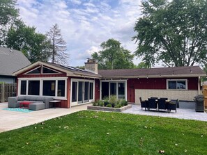 Outdoor dining - Pet Friendly Sunset Lakefront Cottage in Fox Lake w/ Boat Pier (Fox Lake)