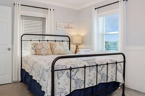 4 bedrooms, iron/ironing board, free WiFi, bed sheets - 🌞Steps from the Beach-Pet Friendly-Fab Beach Views-4BR Deja Blue🌞 (Mexico Beach)