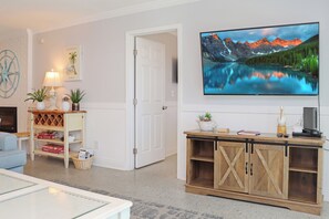 Smart TV, fireplace, ping pong