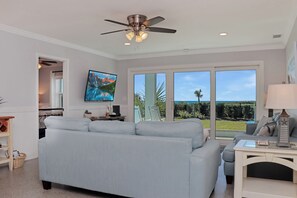 Smart TV, chimenea y tenis de mesa 