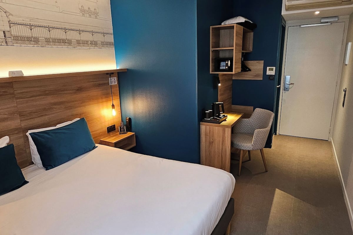 Chambre double | Coffre-fort, bureau, espace de travail pour ordinateurs portables