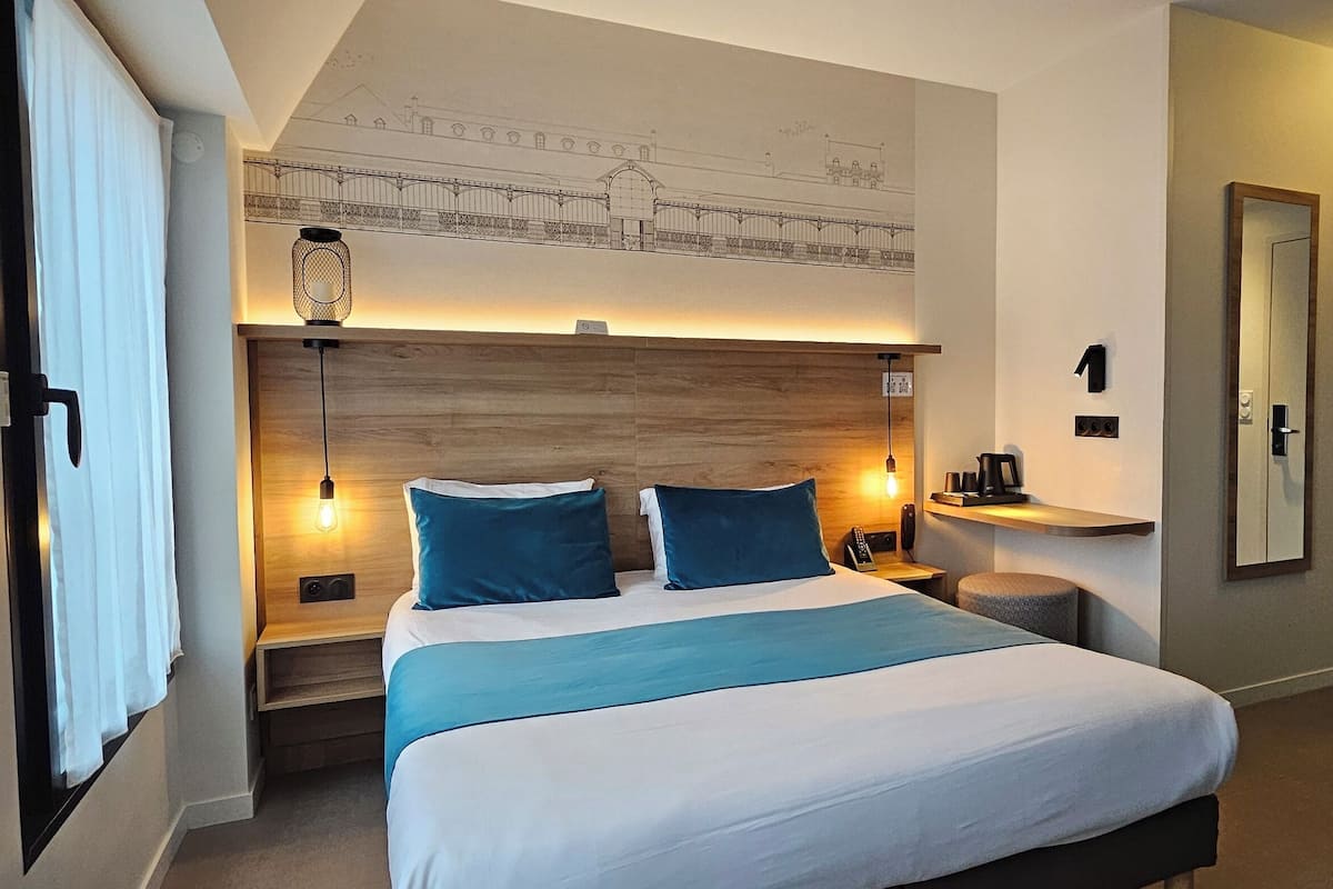 Chambre supérieure double | Coffre-fort, bureau, espace de travail pour ordinateurs portables