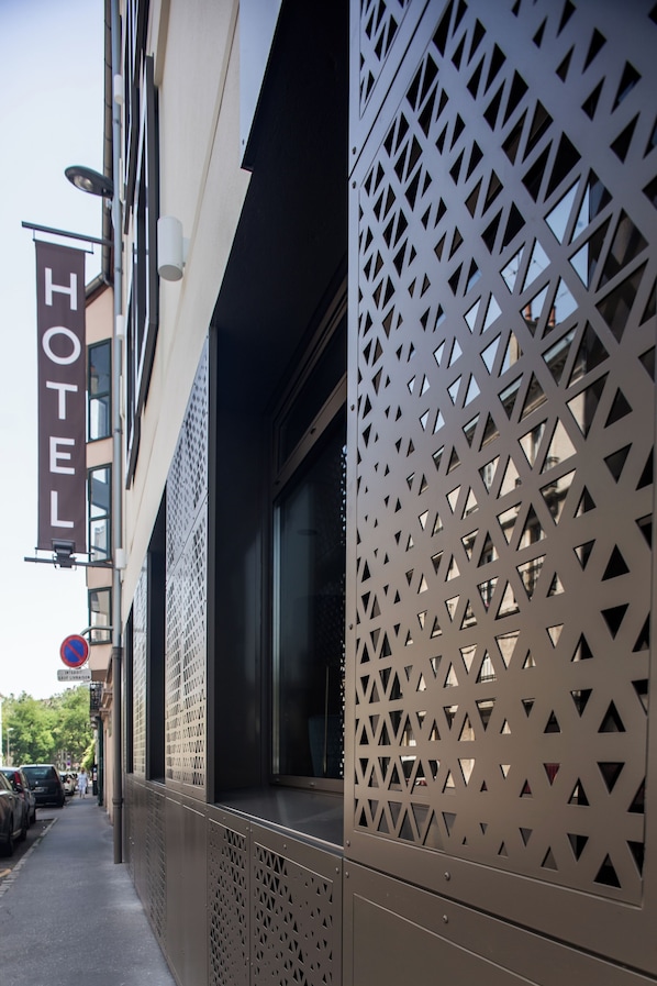 Front of property - Hôtel des Halles (Dijon)