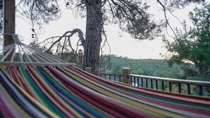 Property grounds - Escape, breathe, rejuvenate: Mountain bliss, sea salt allure (Agios Epifanios)