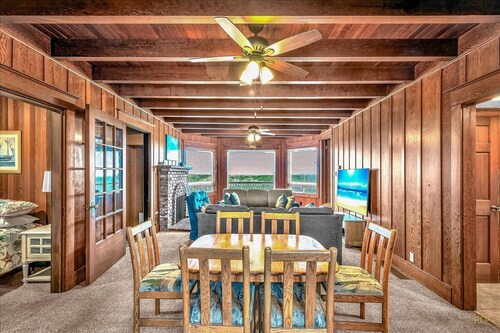 Located alongside Seaside’s beloved Promenade, overlooking a sandy stretch of be