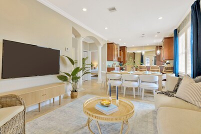 Spacious 5-Bedroom Villa w/ Heated Pool & BBQ - SoHo & Downtown Tampa