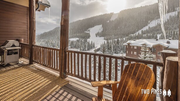 A wooden deck with a view of a snowy mountain landscape. - 2BR Ski-In/Ski-Out Condo, Private & Quiet, Steps to Lone Moose Lift – Big Sky (Big Sky)