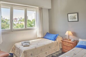 1 bedroom, WiFi, bed sheets - Santa Eulalia: Refuge for Couples in Miramar (Miramar)