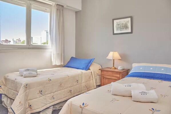 1 bedroom, WiFi, bed sheets - Santa Eulalia: Refuge for Couples in Miramar (Miramar)