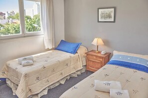 1 bedroom, WiFi, bed sheets - Santa Eulalia: Refuge for Couples in Miramar (Miramar)