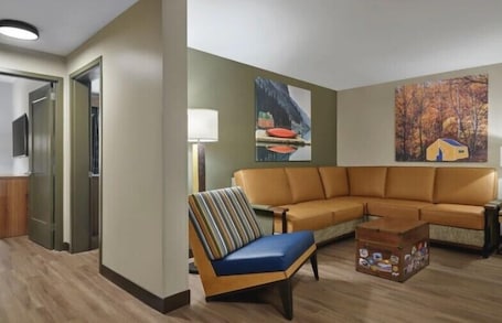 1 bedroom, free WiFi, bed sheets. Great Wolf Lodge Naples
