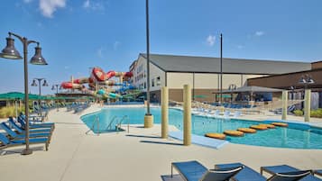 Alberca techada, alberca al aire libre y camas balinesas (con cargo)