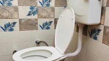 Basic Double Room | Bathroom