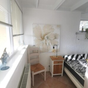 2 bedrooms, individually furnished - Inviting Bungalow With Private Garden (Sint Maartensvlotbrug)