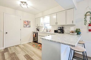 冰箱、微波炉、烤箱、炉灶