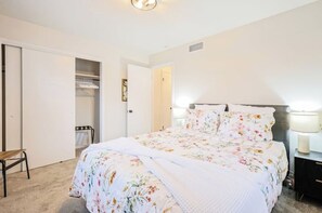 3 bedrooms, iron/ironing board, WiFi, bed sheets