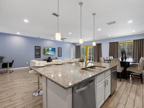 Interior - Solterra 10 Bed Luxury Oasis. 5252 (Davenport)