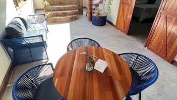 Habitación de lujo, lanai, vista al río | Wifi gratis