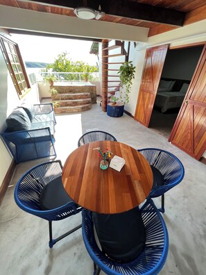 Quarto superluxo, varanda coberta, vista para o rio | Wi-Fi de cortesia