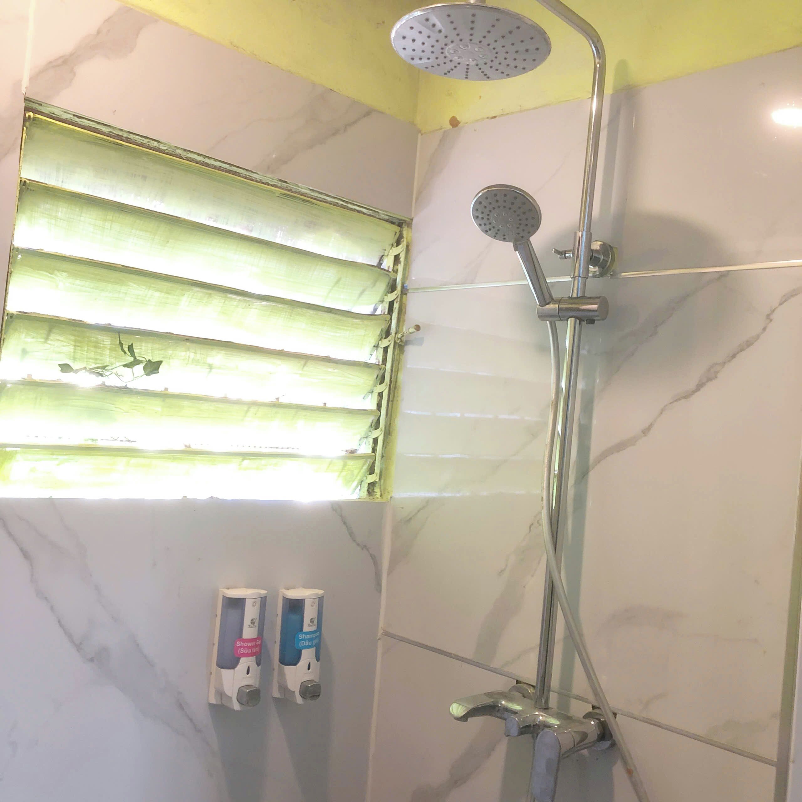 Shower, free toiletries, hair dryer, slippers