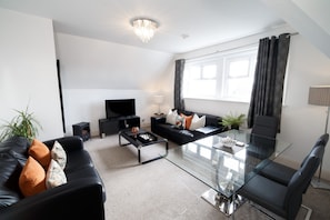 Family Apartment | Living area | Flat-screen TV - Mode Old School House (Lytham St. Anne's)