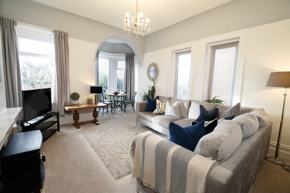 Family Apartment | Living area | Flat-screen TV - Mode Old School House (Lytham St. Anne's)