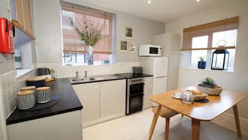 Family Apartment | Private kitchen | Fridge, microwave, oven, stovetop