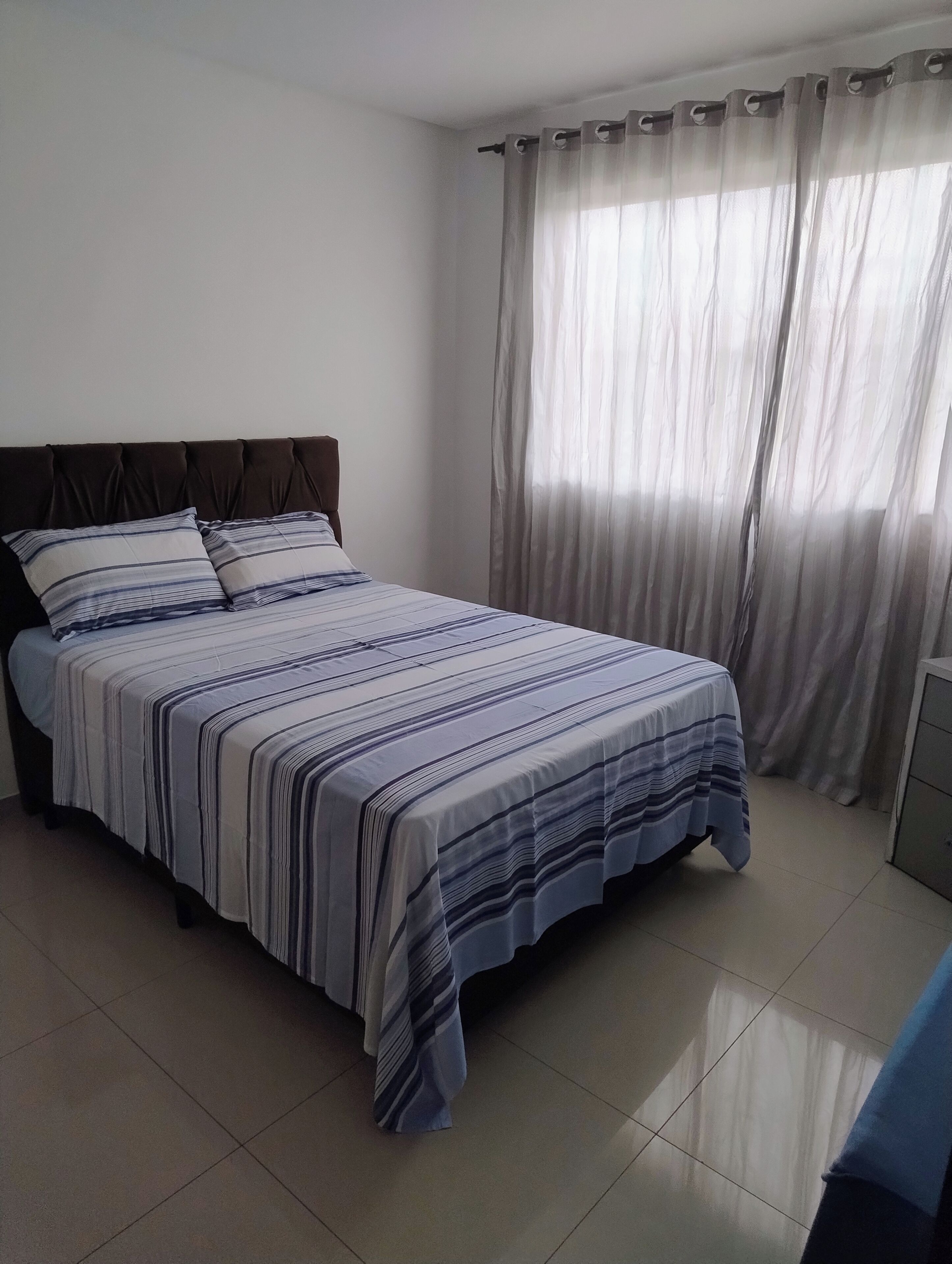 3 quartos, ferros/tábuas de passar roupa, Wi-Fi, roupa de cama