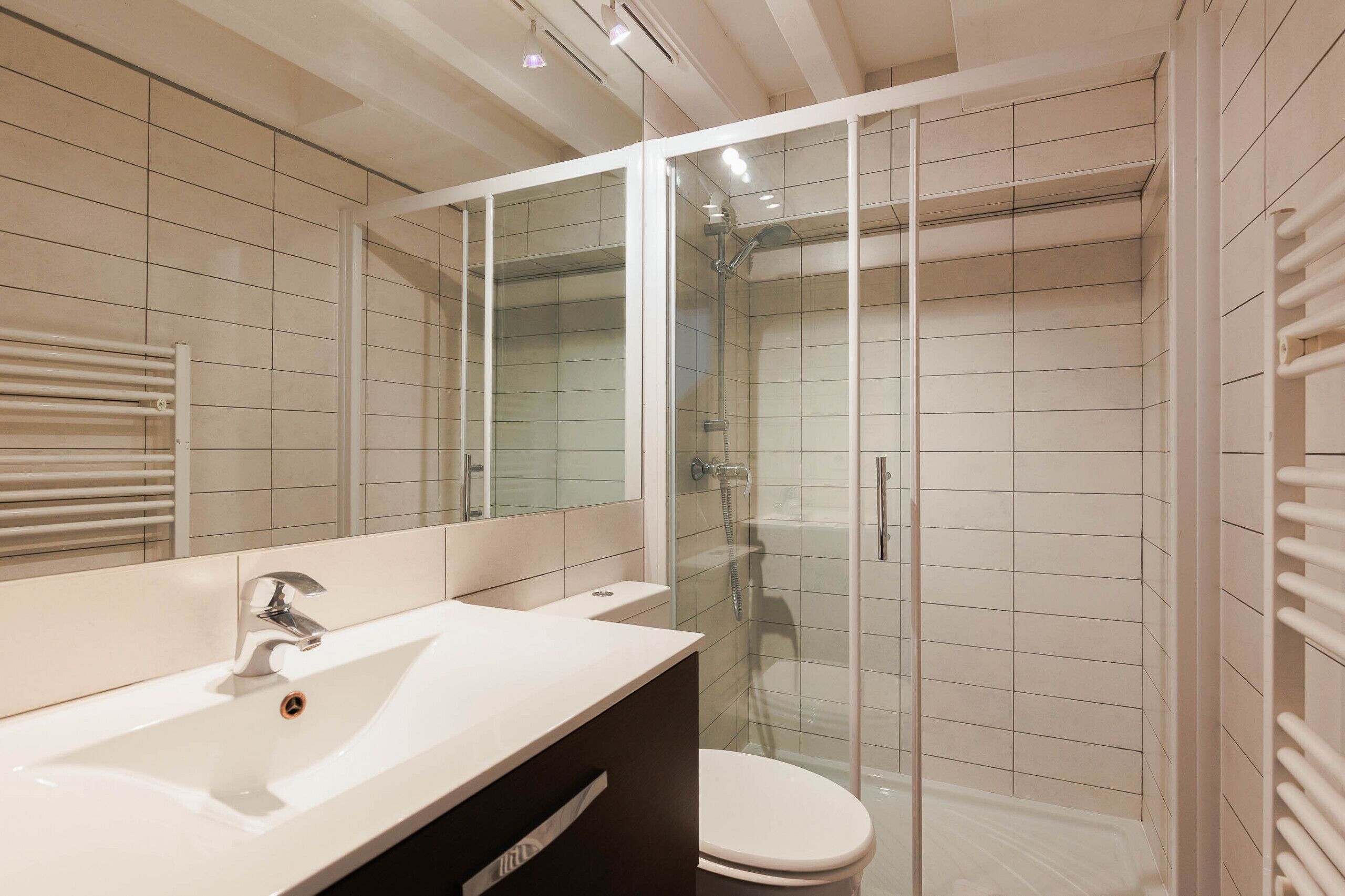 Shower, towels