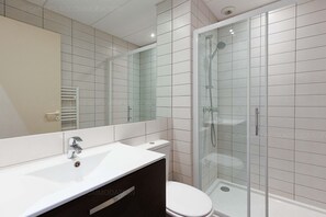 Shower, towels