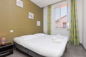 2 bedrooms, iron/ironing board, free WiFi, bed sheets