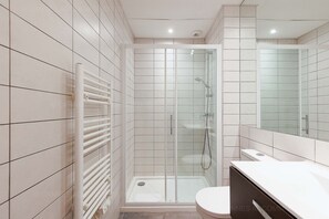Shower, towels