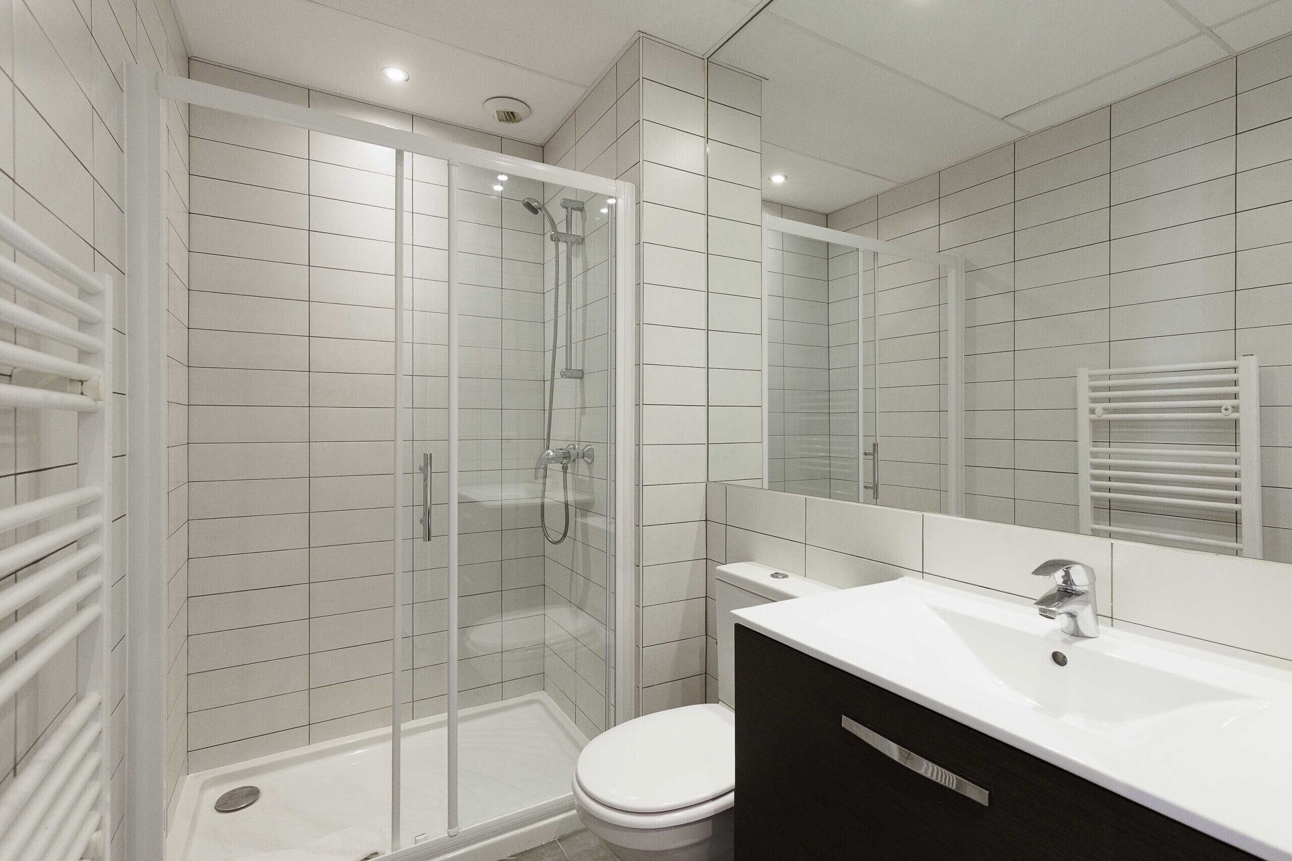 Douche, serviettes fournies