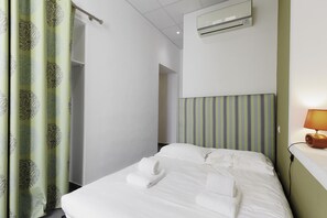 1 habitación, tabla de planchar con plancha, wifi gratis y ropa de cama 