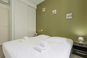 2 bedrooms, iron/ironing board, free WiFi, bed sheets