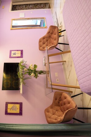 5 عدّة غرف نوم وواي فاي وملاءات أسرّة