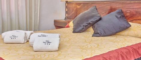 1 bedroom, WiFi, bed sheets